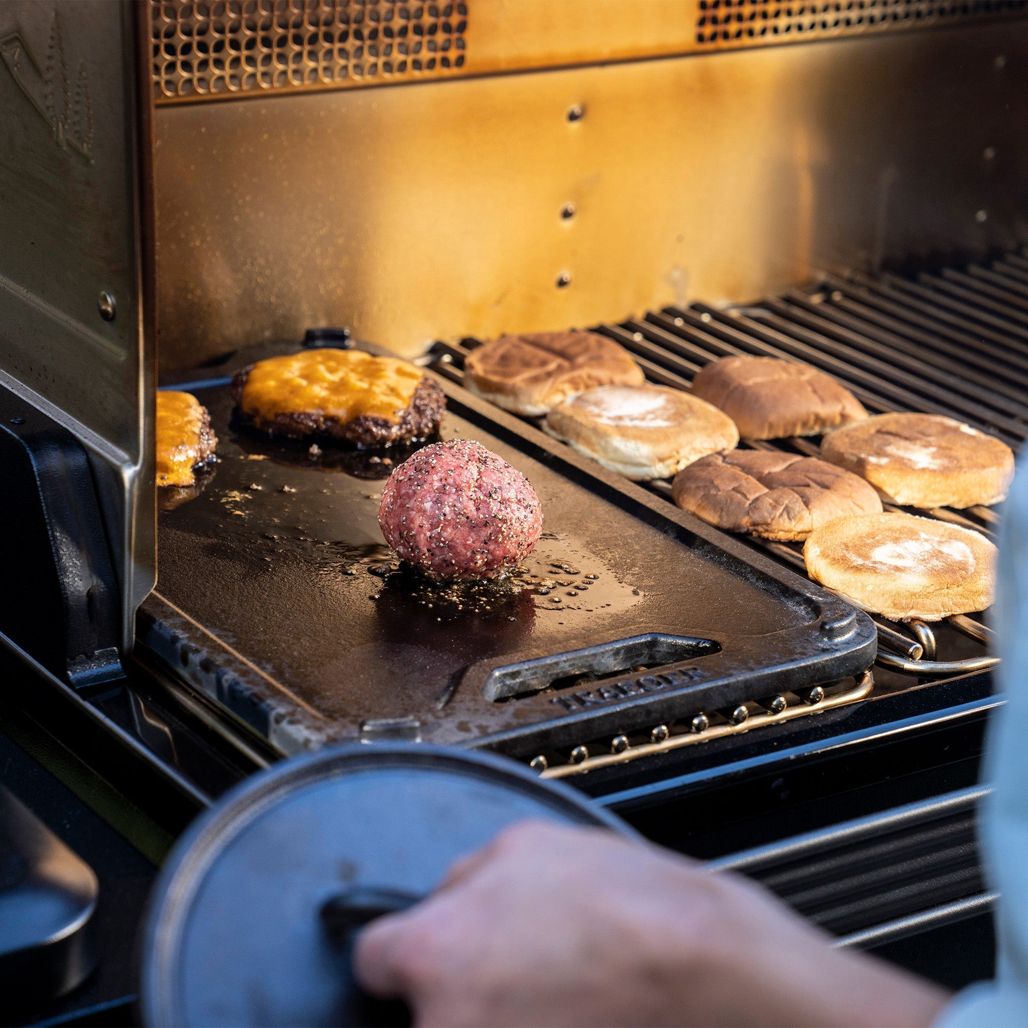 Traeger ModiFire Wendegussplatte